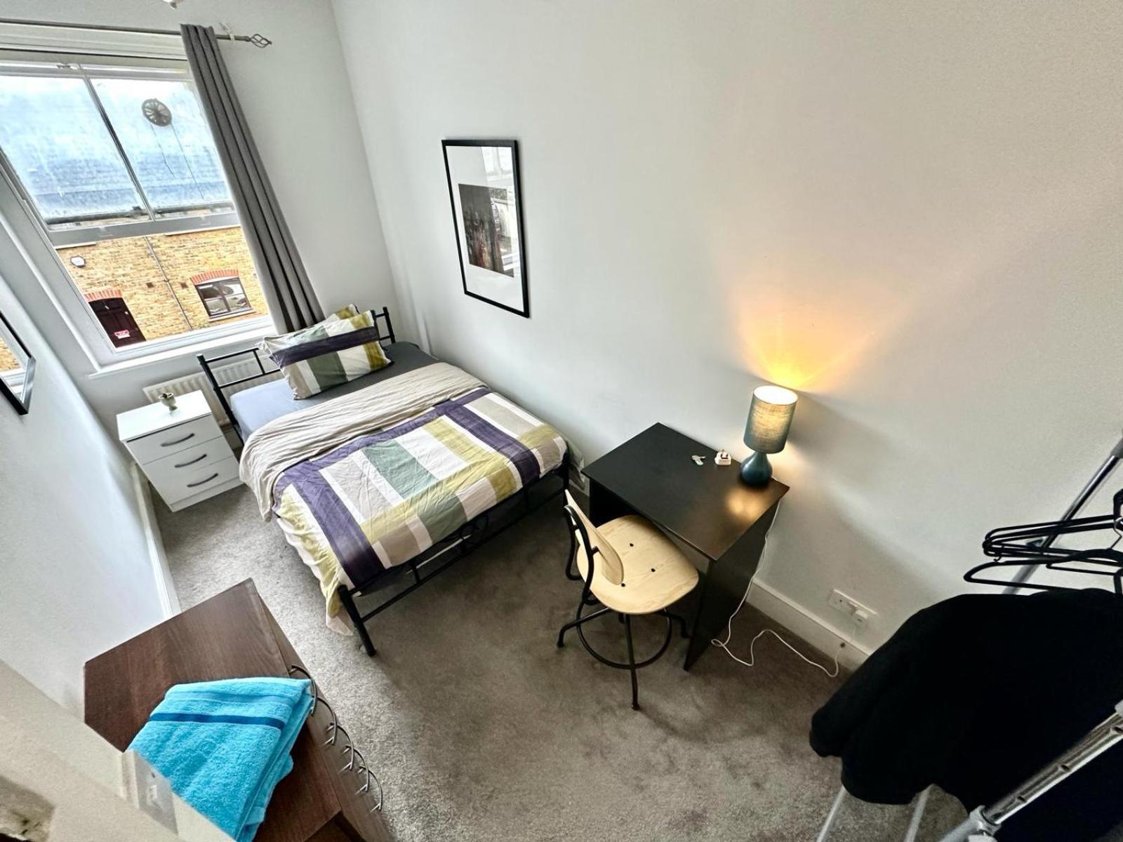 Whitechapel Station Rooms London Eksteriør bilde