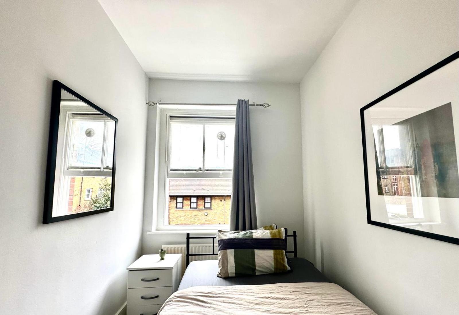 Whitechapel Station Rooms London Eksteriør bilde