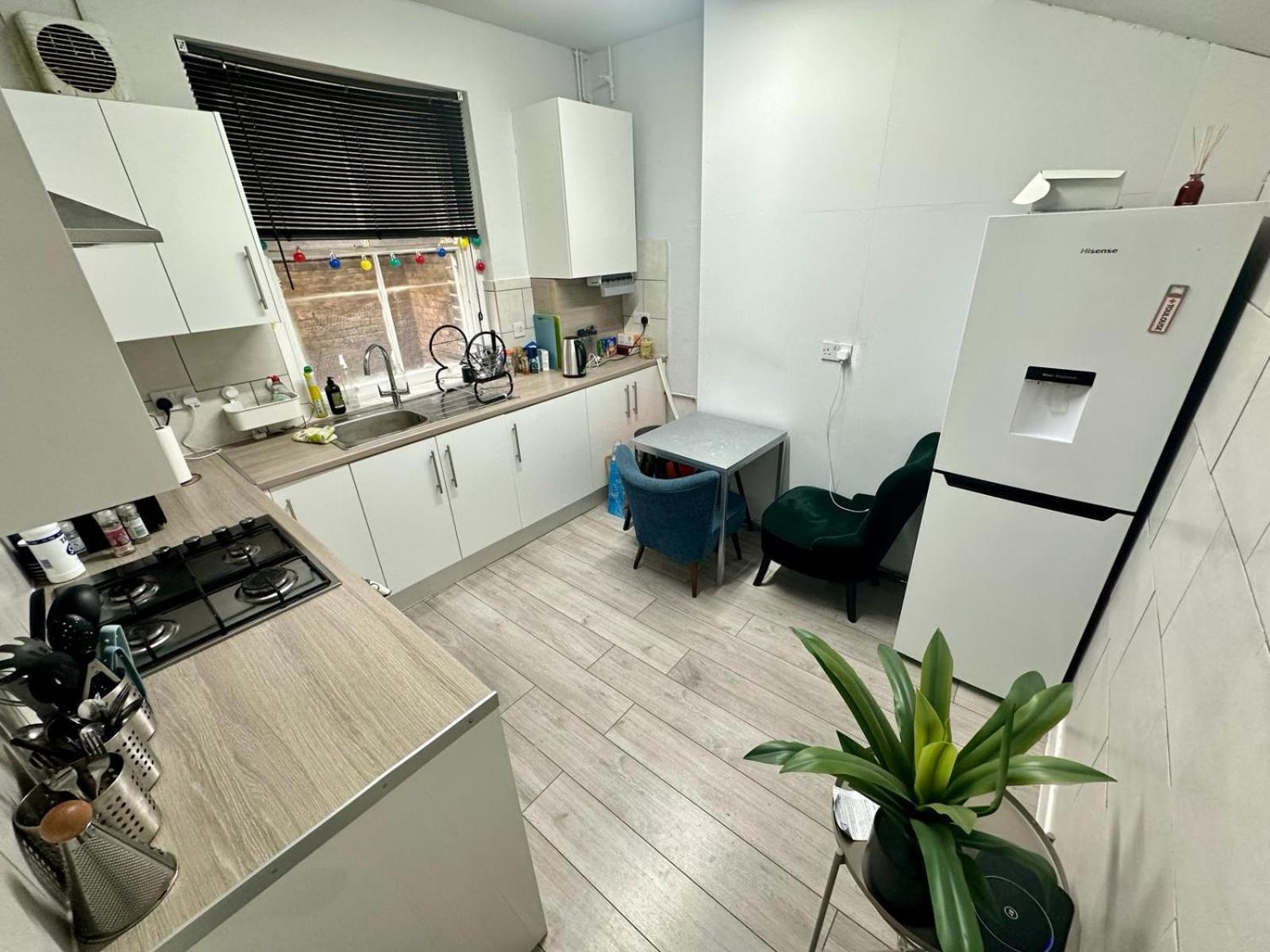 Whitechapel Station Rooms London Eksteriør bilde